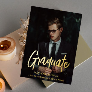 Invitación Con Relieve Metalizado Elegante Partido de Graduación de Tipografía de Mo