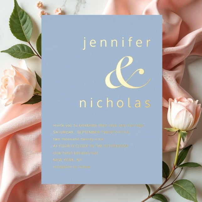 Invitación Con Relieve Metalizado Elegante Polvo Ampersand Blue Boda Gold (Elegant Powder Ampersand Blue Wedding Gold Foil Invitation)