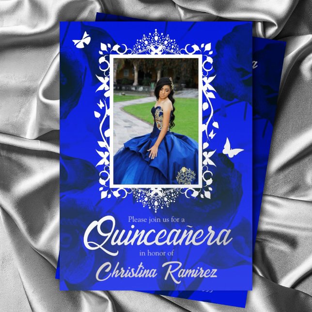 Invitación Con Relieve Metalizado Elegante Relieve metalizado azul, mariposas platea (Royal blue and silver quinceanera invitation, script writing, ornate butterflies photo frame)