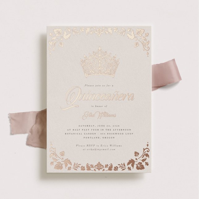 Invitación Con Relieve Metalizado Elegante Rosa de la Corona de Quinceañera (Subido por el creador)