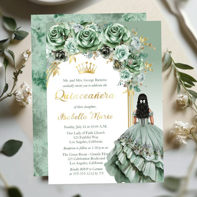Invitación Con Relieve Metalizado Elegante Rosa verde sabio Floral Quinceañera Fiest (Elegant Sage Green Rose Floral Princess-Theme Brunette Dk Haired Quinceañera Foil Invitation)