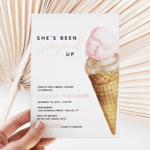 Invitación Con Relieve Metalizado Elegante Se Ha Levantado Despedida de Soltera