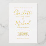 Invitación Con Relieve Metalizado Elegante Signature Script caligrafía Boda oro<br><div class="desc">Con nombres de estilo característico,  esta elegante invitación a una boda de Relieve metalizado dorado se puede personalizar con su información en letras de moda. Diseñado por Thisisnotme©</div>