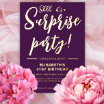 Invitación Con Relieve Metalizado Elegante y moderno púrpura 21 cumpleaños sorpresa<br><div class="desc">Presentamos una nueva,  moderna y elegante invitación para cumpleaños sorpresa de adultos con fondo de ciruela morada con un texto de tipografía escrito a mano con papel dorado que dice "¡shh! es un fiesta sorpresa". Personalizar esta tarjeta de plantilla agregando su propia información de fiesta.</div>