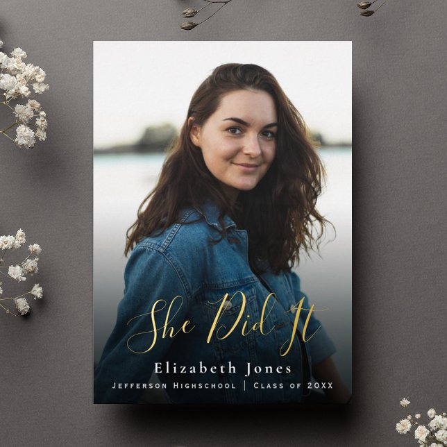 Invitación Con Relieve Metalizado Ella Lo Hizo Guiando La Foto De Graduación (Subido por el creador)