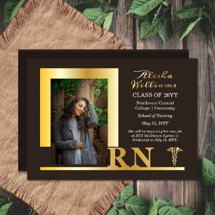 Invitación Con Relieve Metalizado Enfermera Elegante RN Caduceo Foto Graduada Marrón