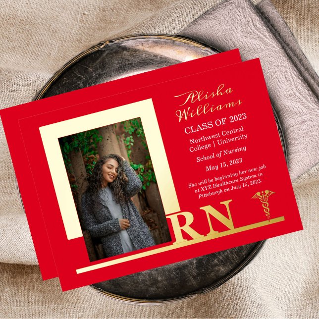 Invitación Con Relieve Metalizado Enfermera elegante RN Caduceus Photo Graduate Red (Subido por el creador)