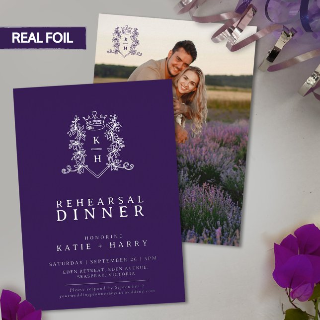 Invitación Con Relieve Metalizado Ensayo de boda morado de plata monograma (Subido por el creador)