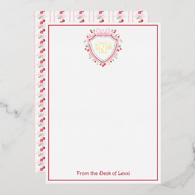 Invitación Con Relieve Metalizado Escudo Coquette Cherry Monogram Shower (Anverso/Reverso)