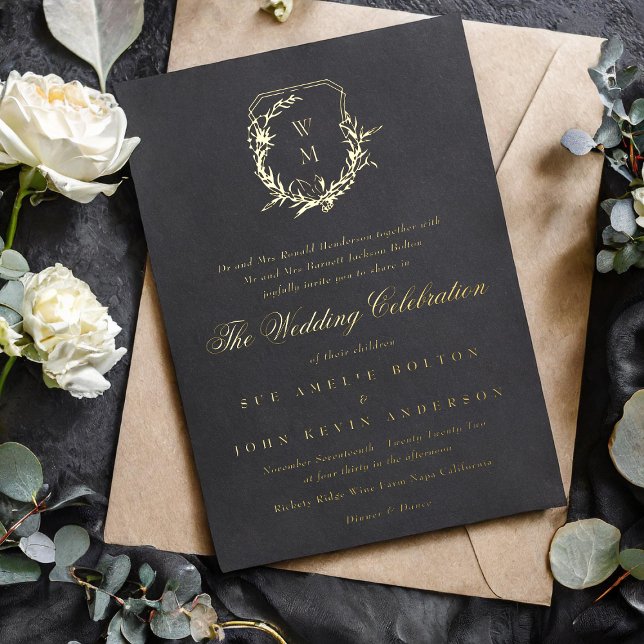 Invitación Con Relieve Metalizado escudo de oro boda monogramado negro clásico (Subido por el creador)