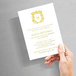 Invitación Con Relieve Metalizado Escudo dorado | Elegante fiesta de graduación<br><div class="desc">Estas invitaciones simples y elegantes a los partidos de graduación incluyen un escudo de Relieve metalizado dorado con su monograma en el centro y un texto moderno de Relieve metalizado dorado sobre un fondo blanco. Un estilo elegante y moderno para el grado 2022.</div>