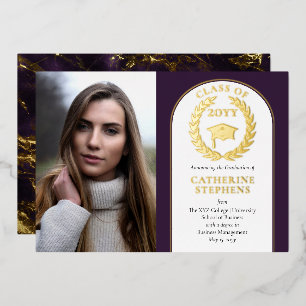 Invitación Con Relieve Metalizado Escuela Graduación de Oro Púrpura Universitaria