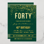 Invitación Con Relieve Metalizado Esmeralda | Confetti de oro 40.º Fiesta de cumplea<br><div class="desc">Esmeralda | Invitaciones al Relieve metalizado de Fiestas Gold Confetti 40th Birthday. Esta invitación formal, elegante, moderna y de moda a la fiesta de cuarenta años es apta para hombres o mujeres. Comprende líneas limpias doradas, un guión gótico elegante de funda superior y un sofisticado texto de Relieve metalizado dorado...</div>
