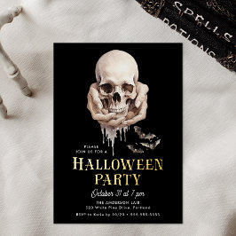 Invitación Con Relieve Metalizado Espeluznando en la fiesta de Halloween en manos