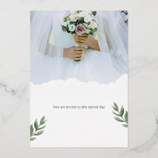 Invitación Con Relieve Metalizado Está invitado a este día especial.