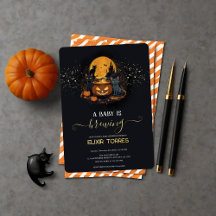 Está naciendo un bebé. Fiesta de bebé de Halloween