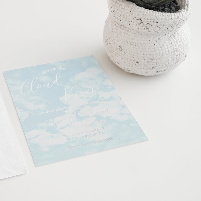 Invitación Con Relieve Metalizado Estamos en el Nueve de Nube Baby Shower (Subido por el creador)