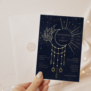 Invitación Con Relieve Metalizado Estrellas Doradas Luna Bodas Celestiales Medianoch