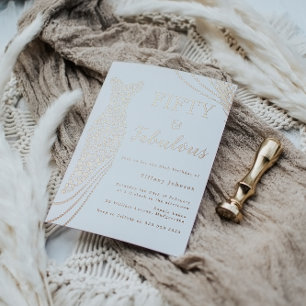 Invitación Con Relieve Metalizado Fabuloso vestido de hoja de oro rosa para 50 cumpl