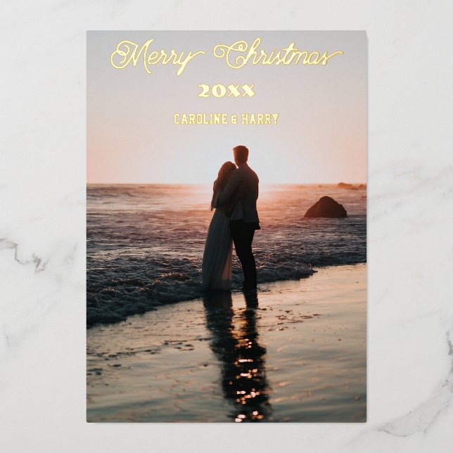 Invitación Con Relieve Metalizado Feliz Saludo de Navidad de la pareja feliz (Anverso)