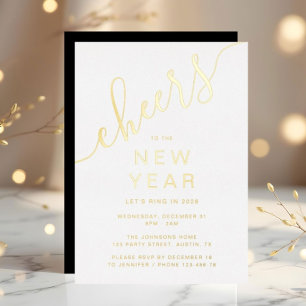 Invitación Con Relieve Metalizado Fiesta de Año Nuevo con Letra Elegante en Oro