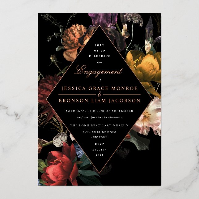 Invitación Con Relieve Metalizado Fiesta de compromiso floral romántico oscuro y mel (Anverso)