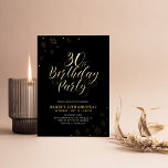 Invitación Con Relieve Metalizado Fiesta de cumpleaños 30 moderno negro real<br><div class="desc">Celebra tu día especial con esta elegante invitación de cumpleaños de adulto en papel de aluminio. Este diseño presenta un texto de "Fiesta de cumpleaños 30" en papel de aluminio dorado con confeti brillante y fondo negro. Puedes elegir el color del papel de aluminio (Dorado/ Plateado/ Rosa dorado). Más diseños...</div>