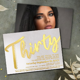 Invitación Con Relieve Metalizado Fiesta de cumpleaños 30 treinta blanca con texto d