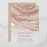 Invitación Con Relieve Metalizado Fiesta de cumpleaños de mármol neutro de lujo o cu<br><div class="desc">Celénela con estas invitaciones de Relieve metalizado de moda que son perfectas para celebraciones de cumpleaños o cualquier ocasión. El diseño lujoso presenta un fondo neutro de mármol en tonos pastel con una vetina de Relieve metalizado dorado subió y detalles fiestas bajo letras modernas. La ocasión o el nombre del...</div>