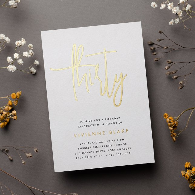 Invitación Con Relieve Metalizado Fiesta de cumpleaños número 30 con guión dorado (Subido por el creador)