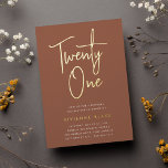 Invitación Con Relieve Metalizado Fiesta de Golden Script 21st Birthday<br><div class="desc">Celebra su cumpleaños con estas invitaciones de cumpleaños número 21 de la moda que incluyen "veintiuno" en letras de guión esbozadas a mano de Relieve metalizado oro moderno. Personalice con los detalles de su fiesta debajo. Una elección inolvidable y de lujo para fabulosas celebraciones de 21 años.</div>