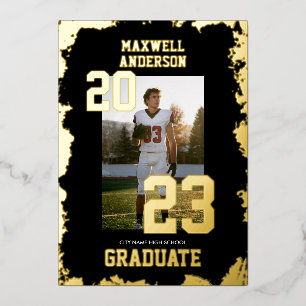 Invitación Con Relieve Metalizado Fiesta de graduación de deportes negro y dorado de