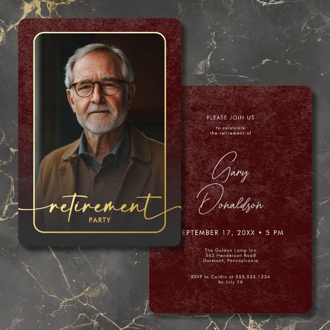 Invitación Con Relieve Metalizado Fiesta de retiro fotográfico moderno de Borgoña (Modern Vintage Burgundy Photo Retirement Party Foil Invitation)