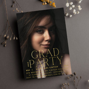 Invitación Con Relieve Metalizado FIESTA GRAD   Colegio moderno con guión bajo la pr