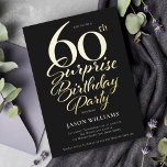 Invitación Con Relieve Metalizado Fiesta sorpresa de cumpleaños número 60 negro y do<br><div class="desc">Celebre un cumpleaños importante con estilo con nuestra Invitación para Cumpleaños Sorpresa de 60 años en Negro y Dorado, que presenta auténtico papel de oro para un toque de lujo y elegancia. El fondo negro elegante establece el escenario para un diseño sofisticado, mientras que los acentos de auténtico papel de...</div>