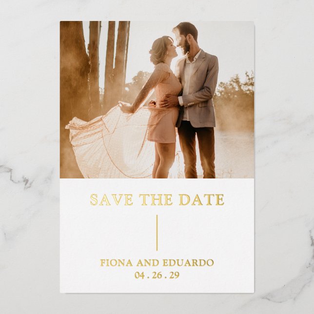 Invitación Con Relieve Metalizado Fiona Bold Monograma moderno Boda (Anverso)