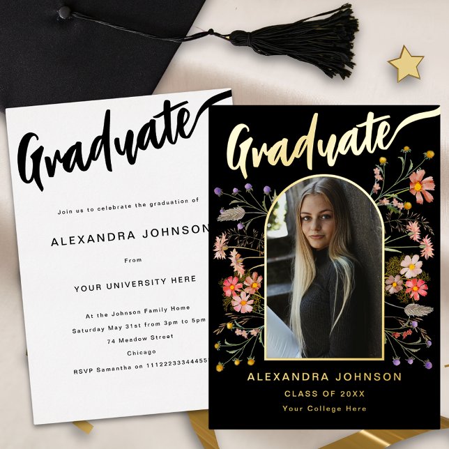 Invitación Con Relieve Metalizado Floral Gradrate Photo Graduation Party Script Gold (Boho floral arch graduate photo stylish gold foil calligraphy black graduation party invitation )