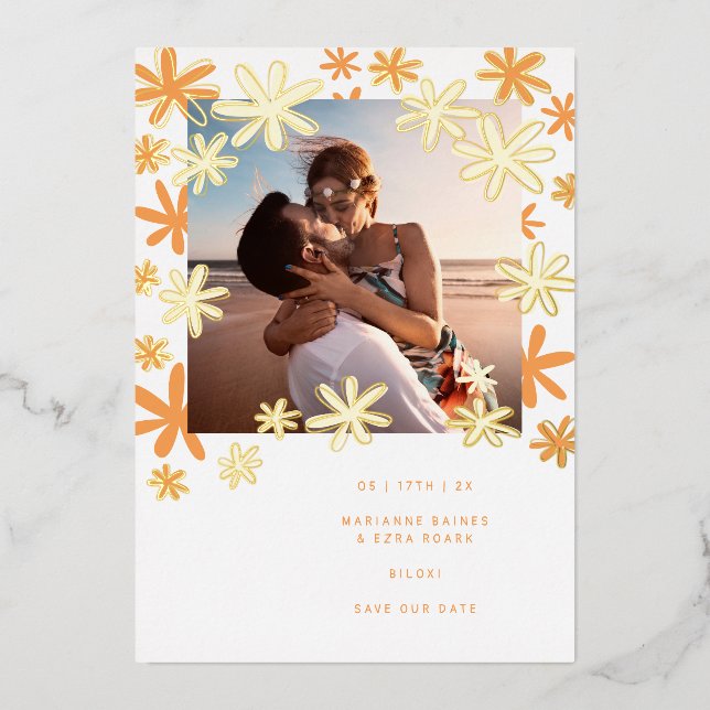 INVITACIÓN CON RELIEVE METALIZADO FLORALES RETRO GUARDAR LA FECHA (Anverso)