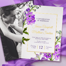 Invitación Con Relieve Metalizado Flores moradas de delfino y boda de verano dorado