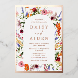Invitación Con Relieve Metalizado Flores Silvestres Lujuriosas y Boda de Pan de Oro