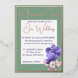 Invitación Con Relieve Metalizado Flores violetas en Boda verde y blanco