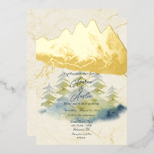 Invitación Con Relieve Metalizado Fondo de Montañas Doradas Árboles Verdes y Azules