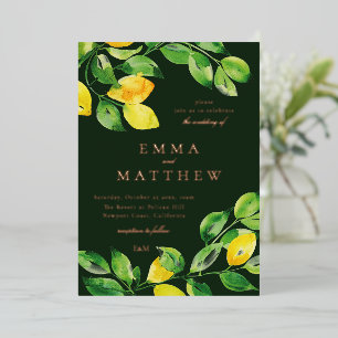 Invitación Con Relieve Metalizado Fondo verde oscuro limones acuarela