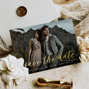 Invitación Con Relieve Metalizado Foto caligráfica intemporal Guardar la fecha