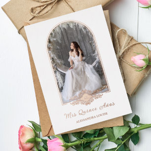 Invitación Con Relieve Metalizado Foto de Arco de Oro Rosa de Quinceañera