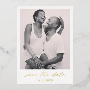 Invitación Con Relieve Metalizado Foto de boda con elegante caligrafía para guardar 