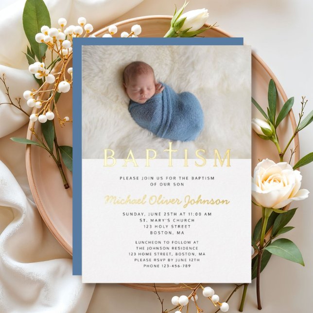 Invitación Con Relieve Metalizado Foto de chico religioso del bautismo azul de oro (Religious Cross Photo Boy Blue Baptism Gold Foil Invitation)