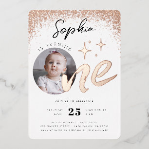Invitación Con Relieve Metalizado Foto de cumpleaños número 1 de niña en rosa oro