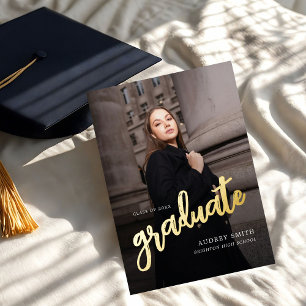 Invitación Con Relieve Metalizado Foto de Graduación con letra Moderna Brush Script