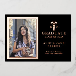 Invitación Con Relieve Metalizado foto de graduación de enfermería en oro rosa